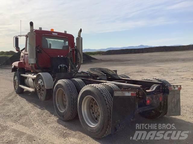 Mack CL733 Vetopöytäautot