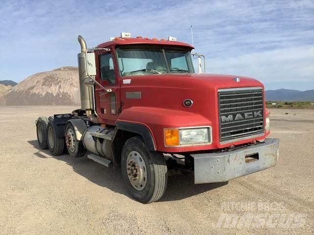 Mack CL733 Vetopöytäautot