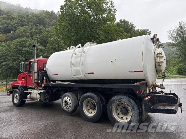 Mack CL733 Paine-/imuautot