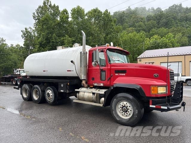 Mack CL733 Paine-/imuautot