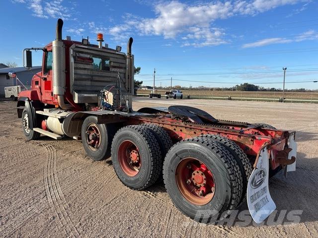 Mack CL733 Vetopöytäautot