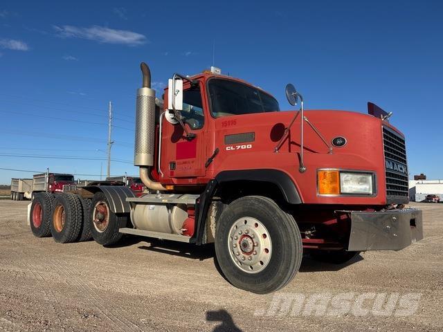 Mack CL733 Vetopöytäautot