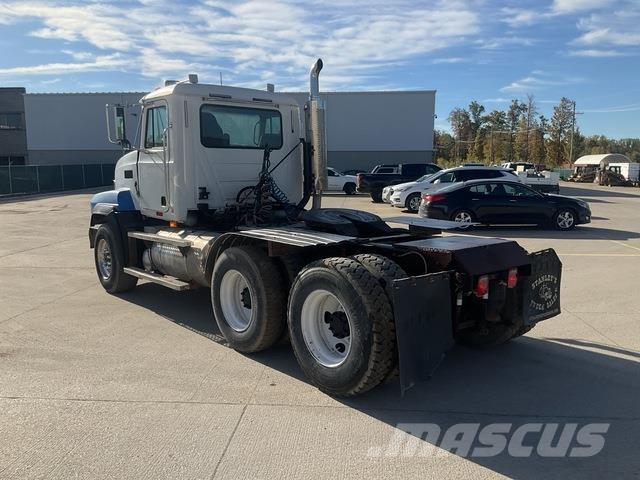 Mack CL753 Vetopöytäautot