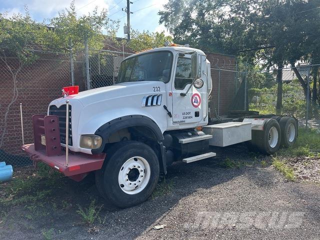 Mack CTP713 Vetopöytäautot