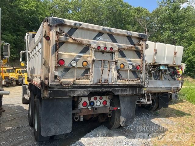 Mack CV700 Lumiaurat