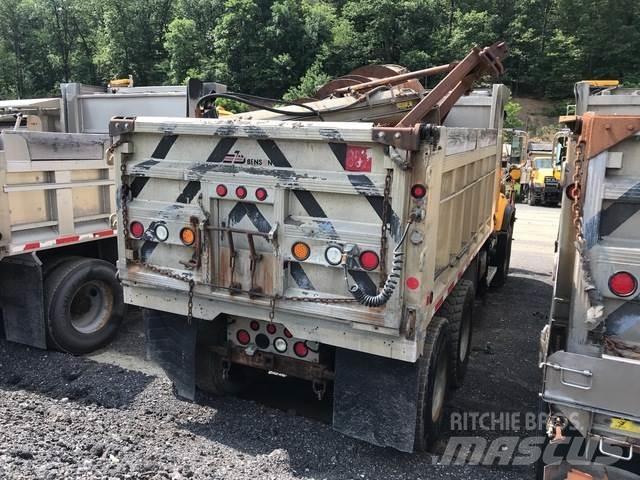 Mack CV700 Lumiaurat