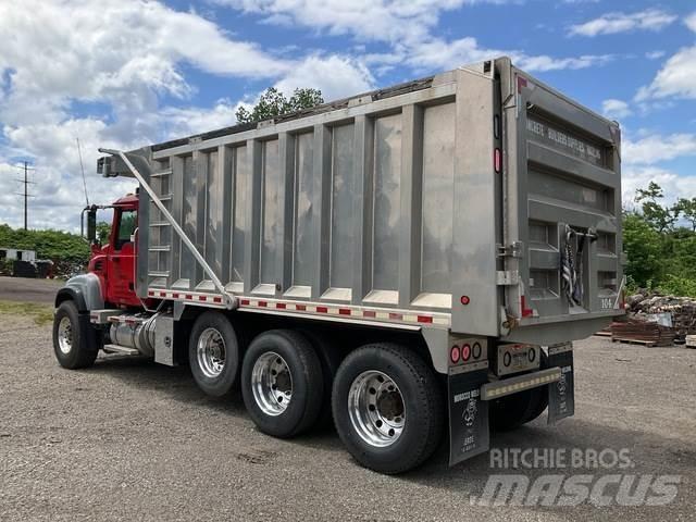 Mack CV713 Sora- ja kippiautot