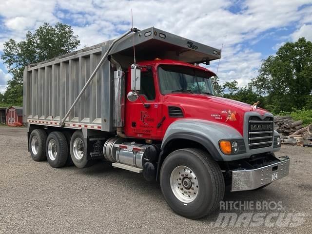 Mack CV713 Sora- ja kippiautot