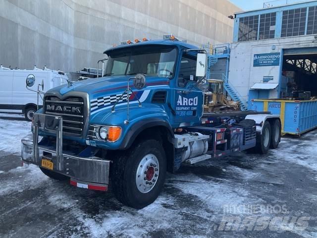 Mack CV713 Nostovarsi-vaihtolavakuorma-autot