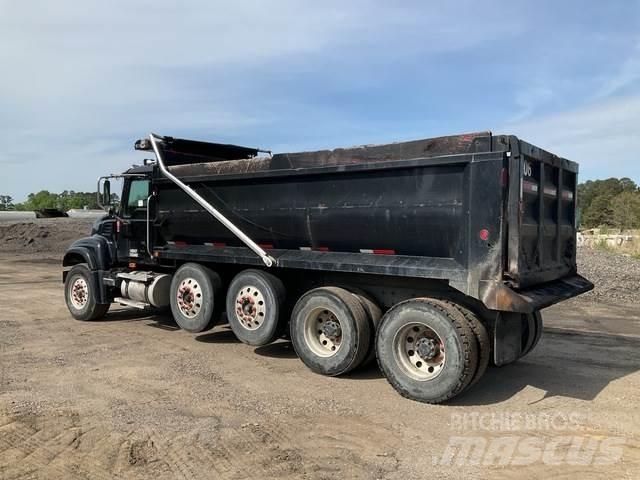 Mack CV713 Sora- ja kippiautot