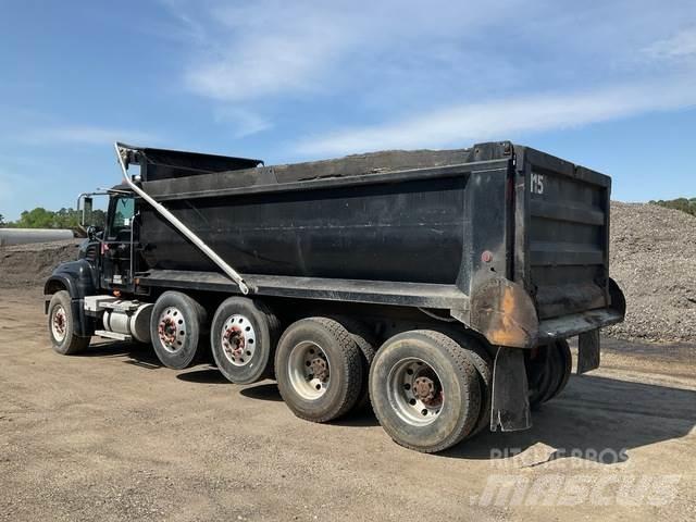 Mack CV713 Sora- ja kippiautot
