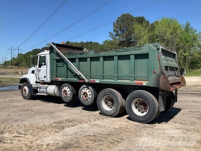 Mack CV713 Sora- ja kippiautot