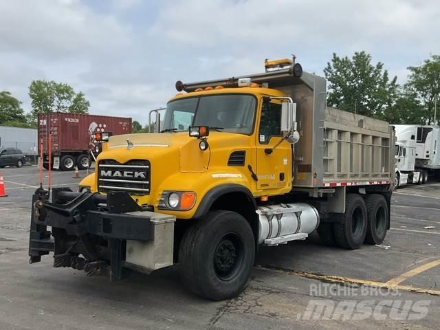 Mack CV713 Sora- ja kippiautot