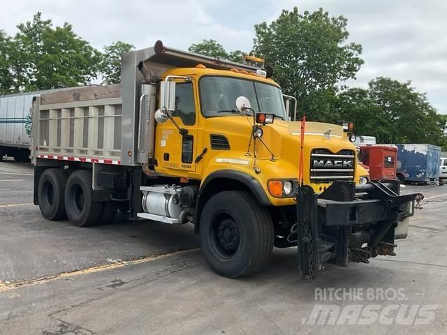 Mack CV713 Sora- ja kippiautot