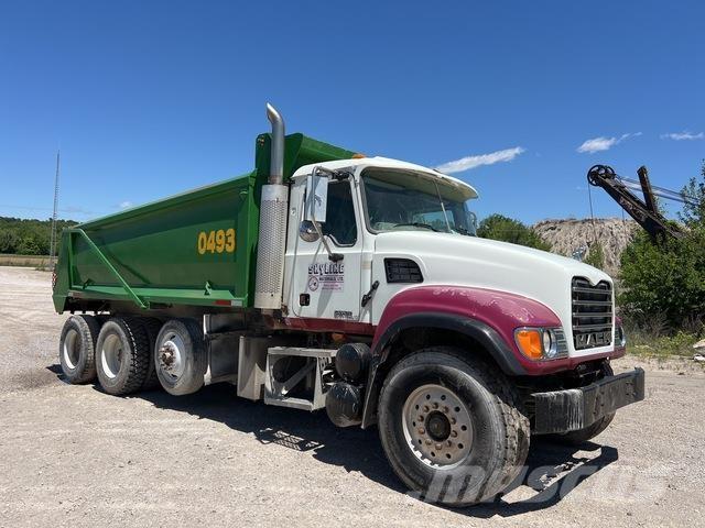 Mack CV713 Sora- ja kippiautot