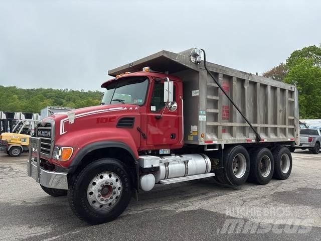 Mack CV713 Sora- ja kippiautot