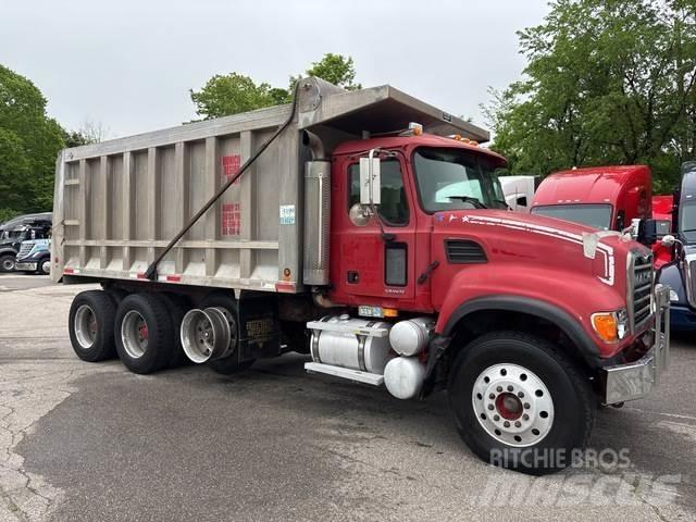 Mack CV713 Sora- ja kippiautot