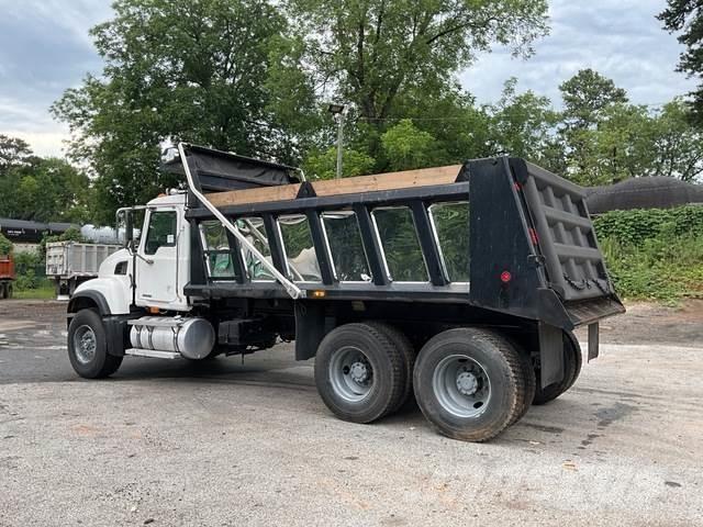 Mack CV713 Sora- ja kippiautot