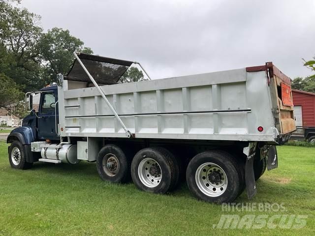 Mack CV713 Sora- ja kippiautot