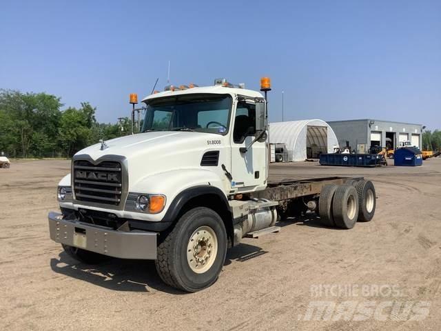 Mack CV713 Ohjaamot ja sisustat