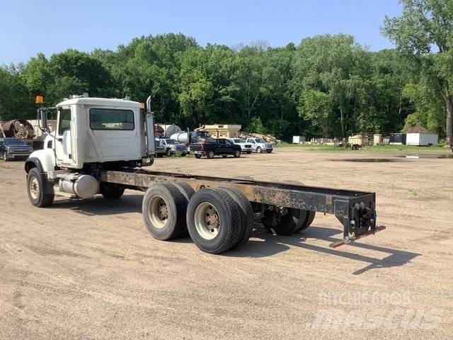 Mack CV713 Ohjaamot ja sisustat