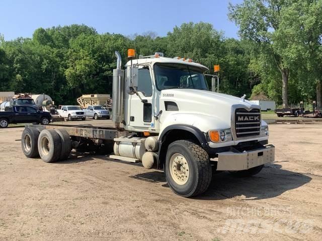Mack CV713 Ohjaamot ja sisustat