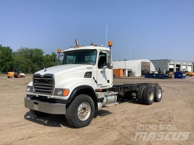 Mack CV713 Ohjaamot ja sisustat