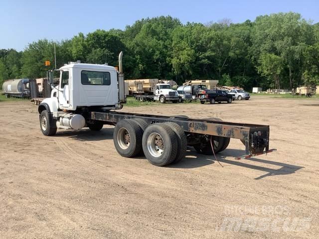 Mack CV713 Ohjaamot ja sisustat