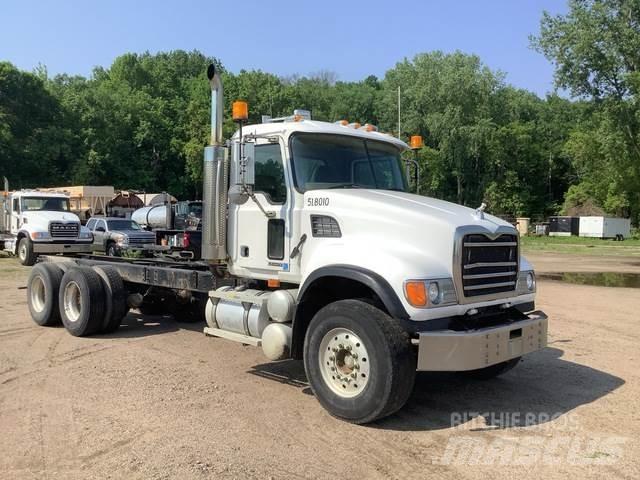 Mack CV713 Ohjaamot ja sisustat