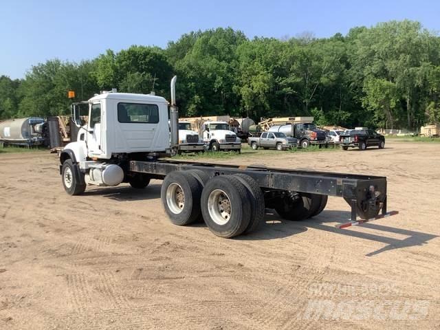 Mack CV713 Ohjaamot ja sisustat