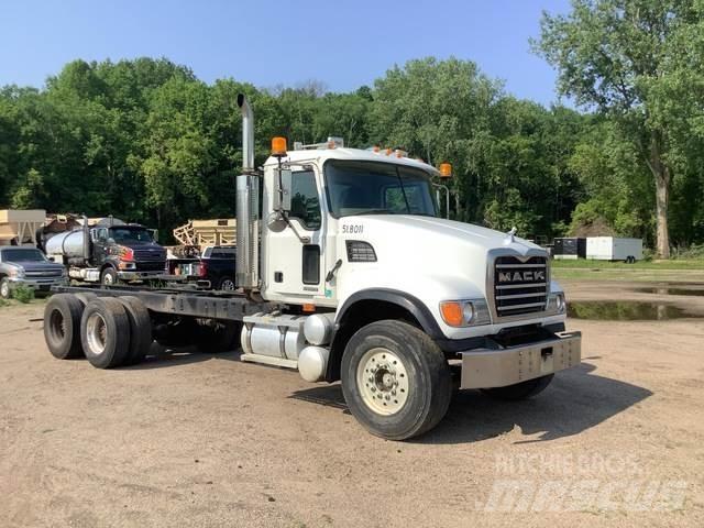 Mack CV713 Ohjaamot ja sisustat
