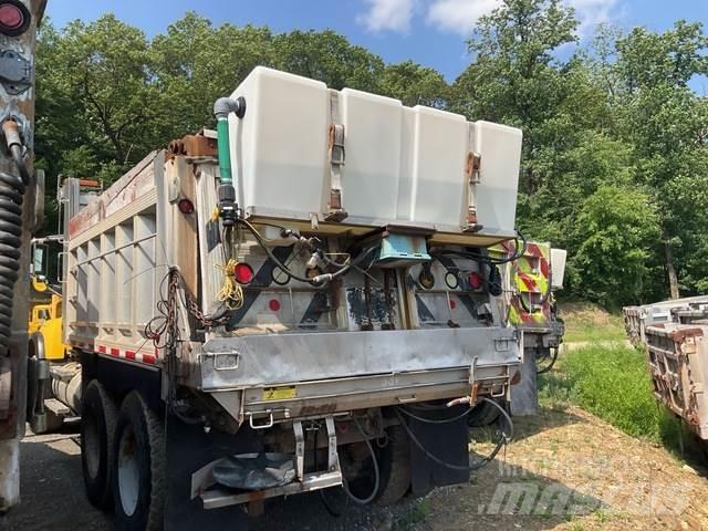 Mack CV713 Lumiaurat