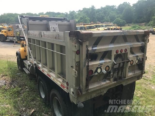 Mack CV713 Sora- ja kippiautot