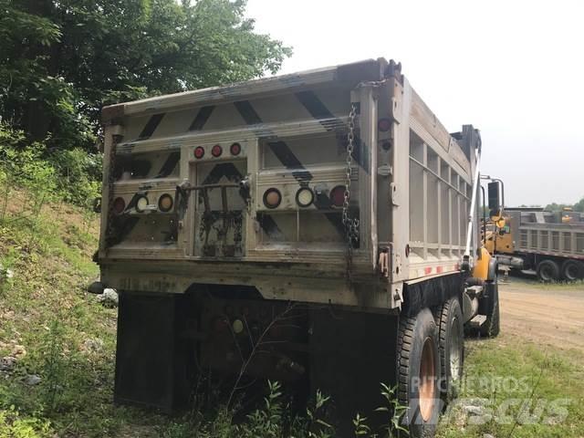Mack CV713 Sora- ja kippiautot