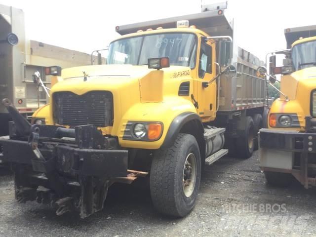 Mack CV713 Hiekan- ja suolanlevittimet