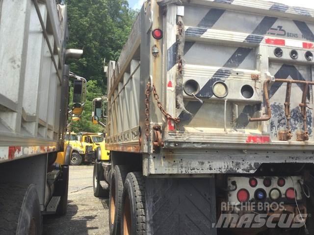 Mack CV713 Hiekan- ja suolanlevittimet