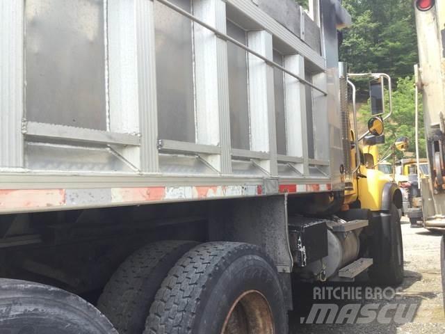 Mack CV713 Hiekan- ja suolanlevittimet