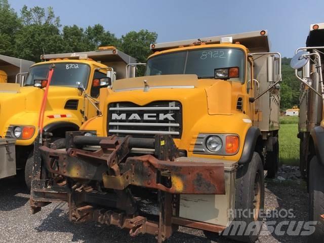 Mack CV713 Hiekan- ja suolanlevittimet