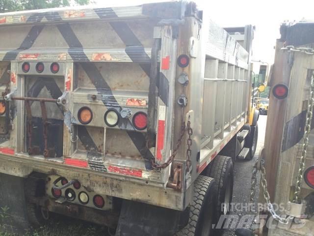 Mack CV713 Sora- ja kippiautot