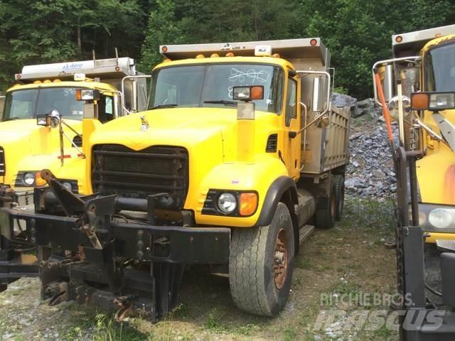 Mack CV713 Hiekan- ja suolanlevittimet