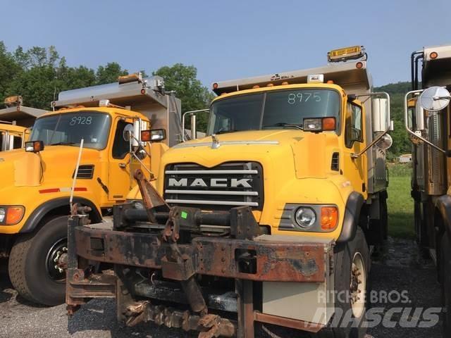 Mack CV713 Hiekan- ja suolanlevittimet