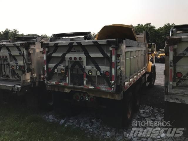 Mack CV713 Hiekan- ja suolanlevittimet