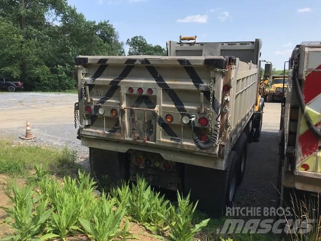 Mack CV713 Lumiaurat