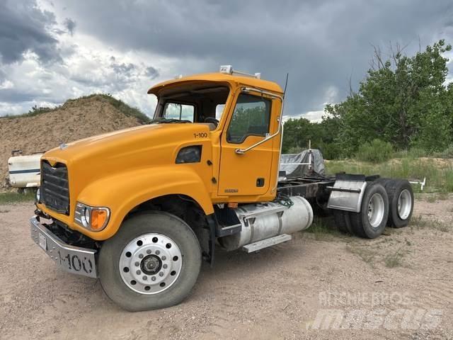 Mack CV713 Vetopöytäautot