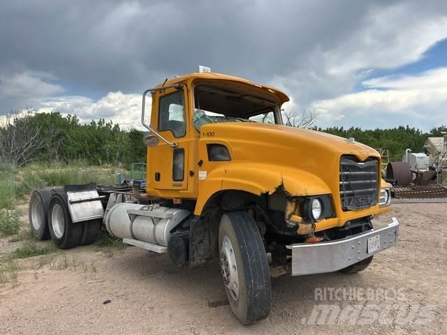 Mack CV713 Vetopöytäautot