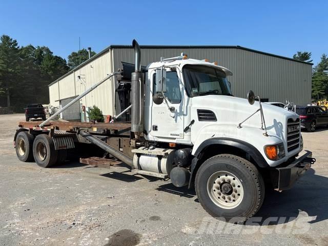Mack CV713 Nostovarsi-vaihtolavakuorma-autot
