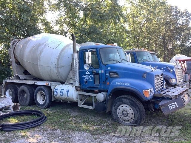Mack CV713 Sora- ja kippiautot