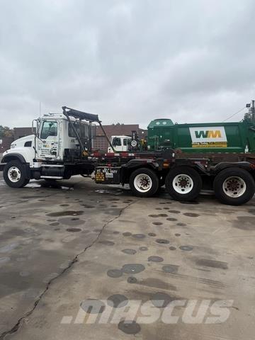 Mack CV713 Nostovarsi-vaihtolavakuorma-autot