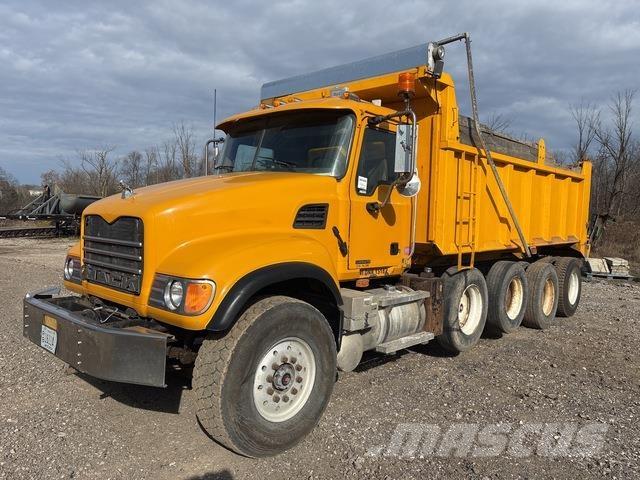 Mack CV713 Sora- ja kippiautot