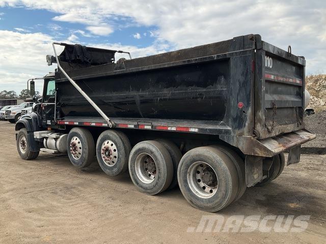 Mack CV713 Sora- ja kippiautot